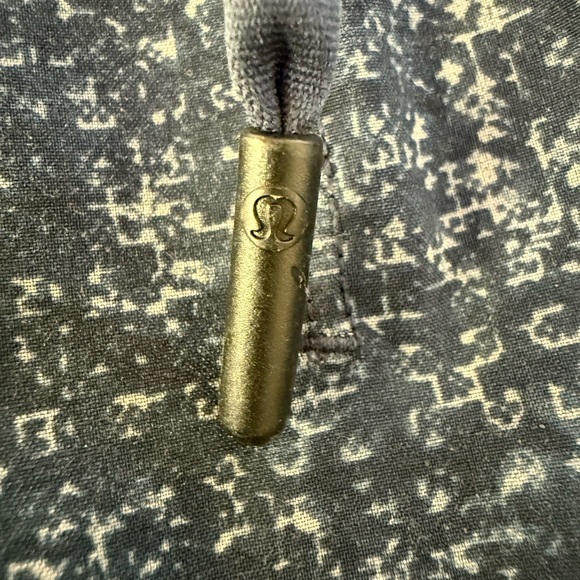 Men’s Lululemon Shorts - Picture 3 of 5